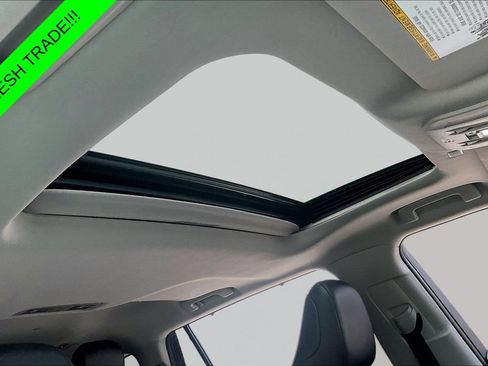 Used 2021 Toyota Highlander XLE AWD/4WD image 28