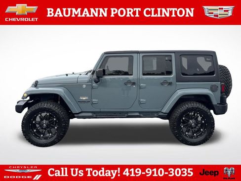 Used 2014 Jeep Wrangler Unlimited Sahara w/ Dual Top Group AWD/4WD image 3