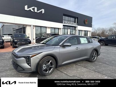 New 2025 Kia K4 LXS