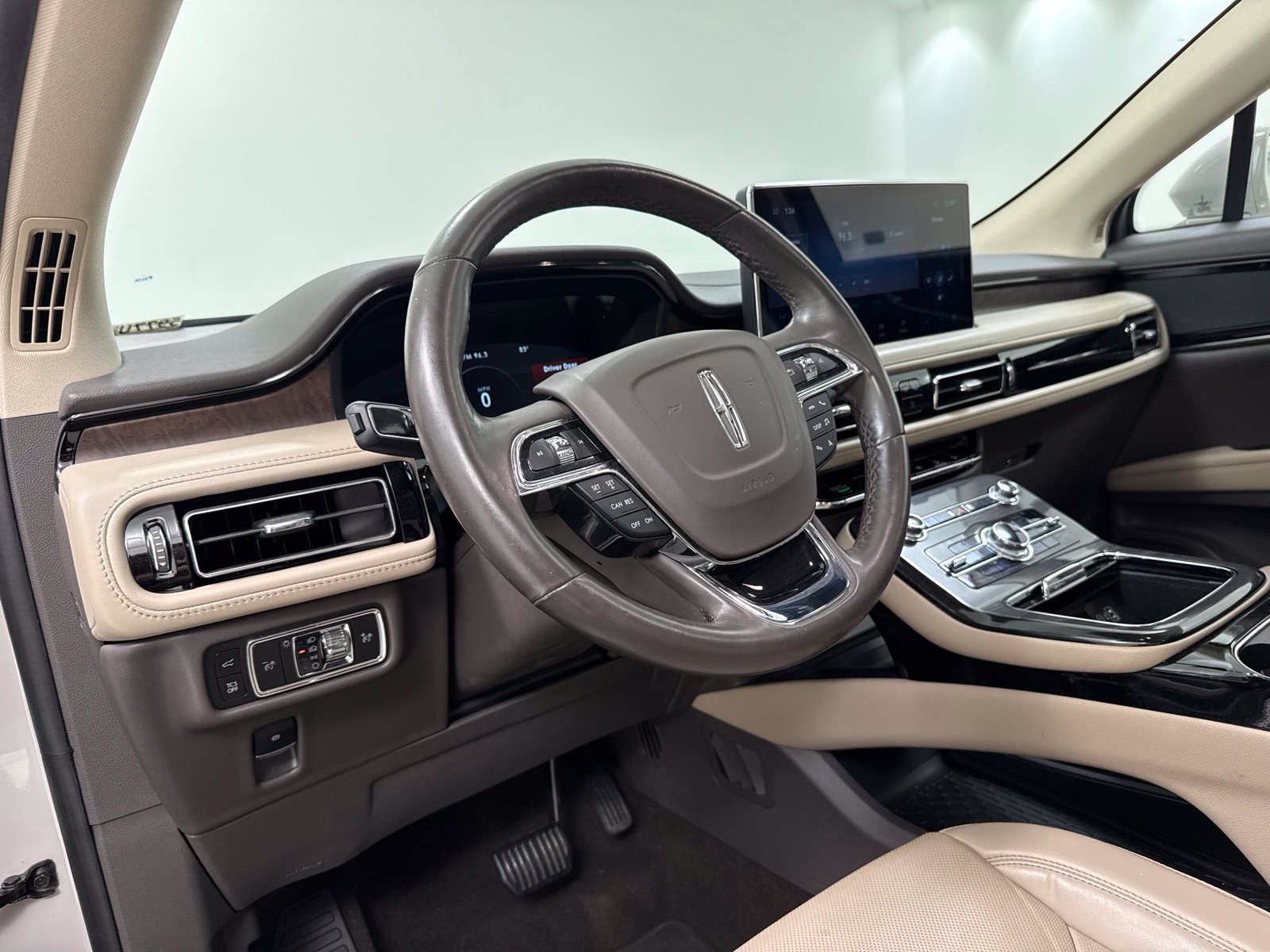 Used 2023 Lincoln Nautilus Reserve FWD image 16