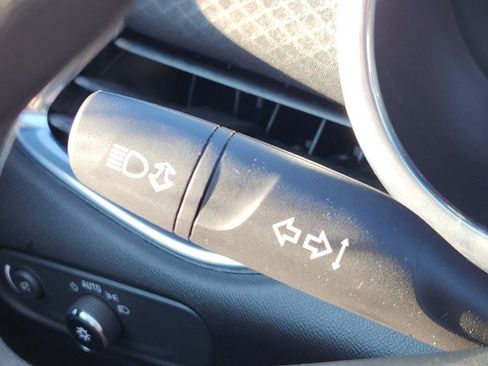 Used 2018 Chevrolet Malibu LT image 33