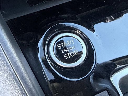 New 2025 Nissan Versa SR w/ Trunk Package image 26