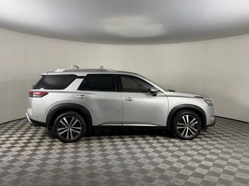 Used 2024 Nissan Pathfinder Platinum w/ Cargo Package image 4