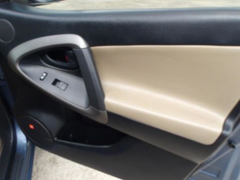 Used 2010 Toyota RAV4 Limited image 9