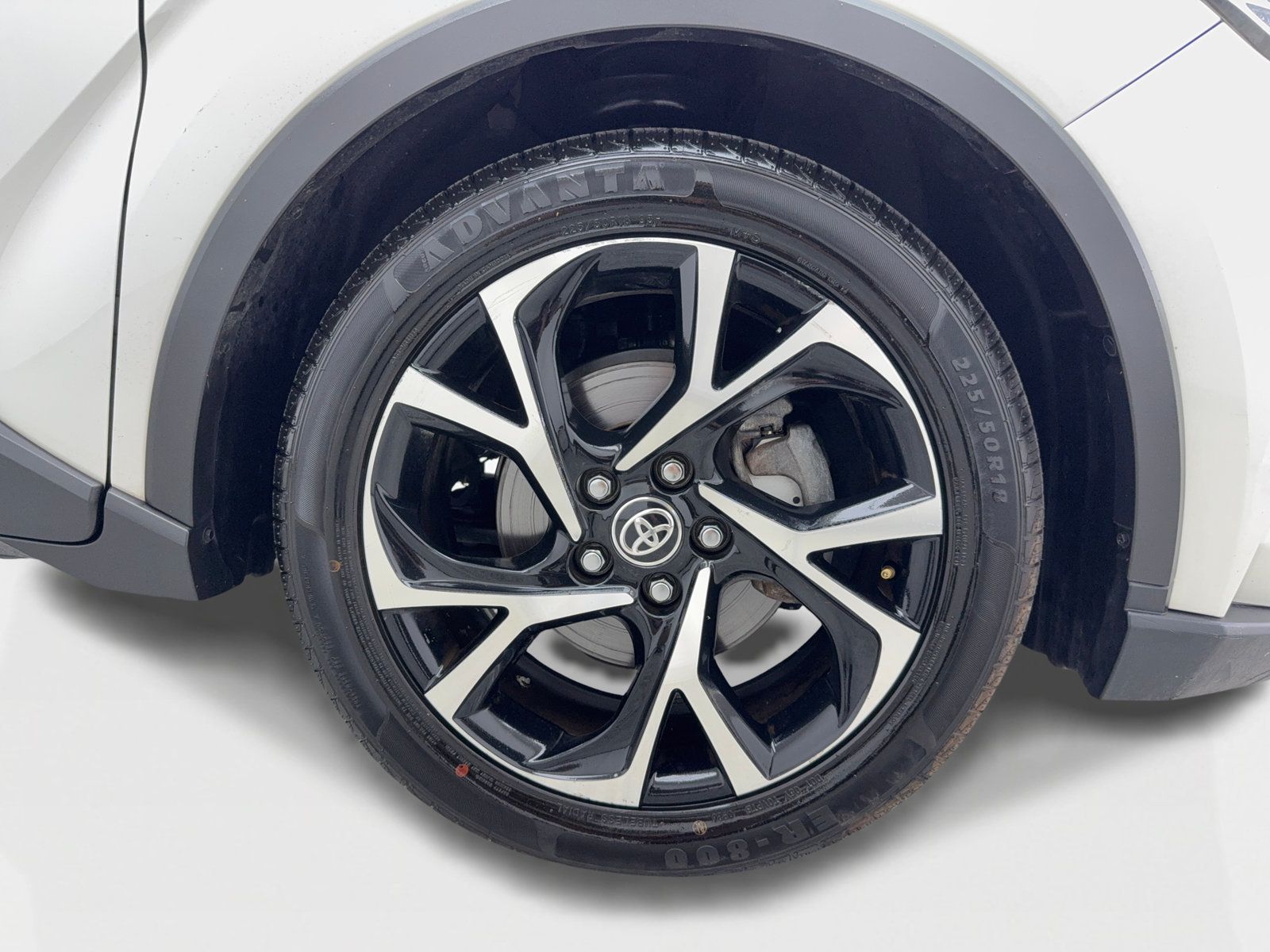Used 2020 Toyota C-HR XLE FWD image 48
