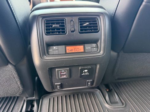 Used 2018 Nissan Pathfinder Platinum FWD image 16