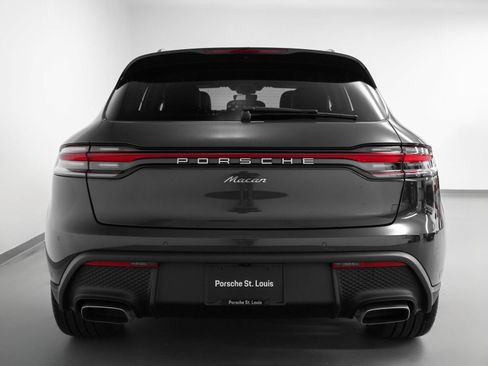 Certified 2025 Porsche Macan image 11
