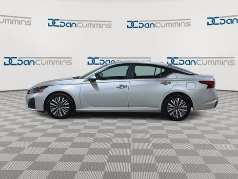 Used 2023 Nissan Altima 2.5 SV FWD image 5