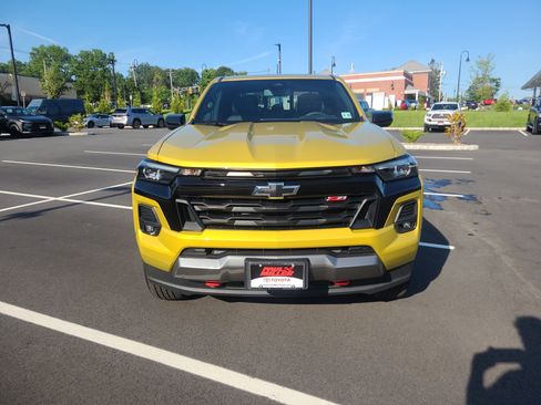 Used 2023 Chevrolet Colorado Z71 w/ Z71 Convenience Package 2 AWD/4WD image 2