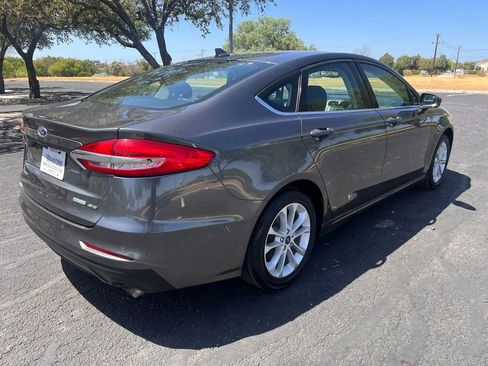 Used 2020 Ford Fusion SE image 9