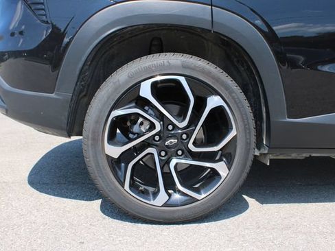 Used 2024 Chevrolet Trax RS w/ Sunroof Package FWD image 33