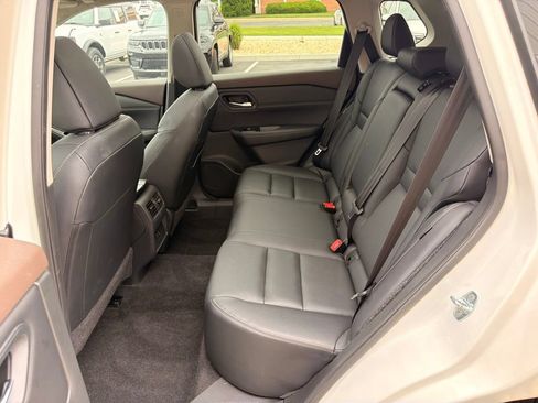 Used 2023 Nissan Rogue SL AWD/4WD image 12