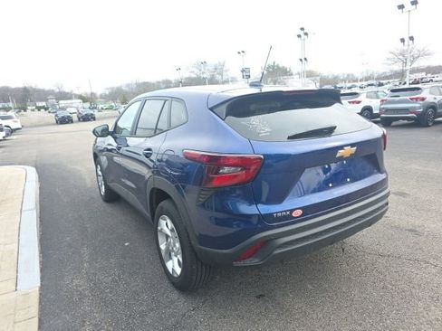 Used 2024 Chevrolet Trax LS w/ LS Convenience Package image 4