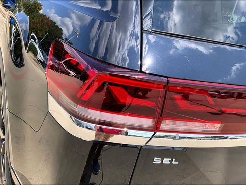 Used 2025 Volkswagen Atlas SEL Premium R-Line AWD/4WD image 28