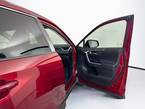 Used 2019 Toyota RAV4 XLE w/ Convenience Package AWD/4WD image 32