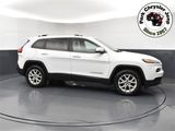 Used 2016 Jeep Cherokee Latitude image 2