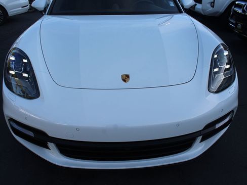 Used 2018 Porsche Panamera 4 image 9