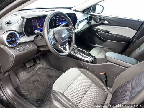Used 2025 Chevrolet Trax LT w/ Driver Confidence Package image 10