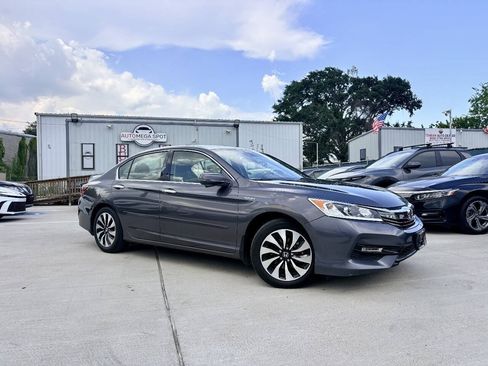 Used 2017 Honda Accord Hybrid Sedan image 3