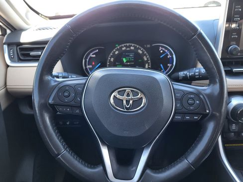 Used 2019 Toyota RAV4 Limited image 9