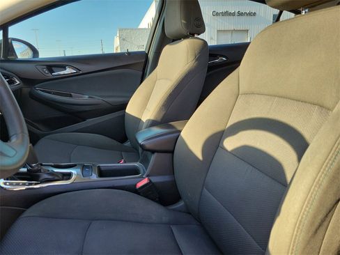 Used 2018 Chevrolet Cruze LT image 17