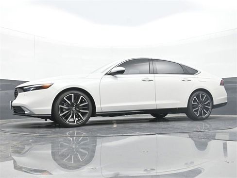 Certified 2025 Honda Accord Touring image 31