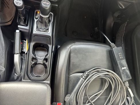 Used 2022 Jeep Wrangler Unlimited Sahara w/ Cold Weather Group image 21