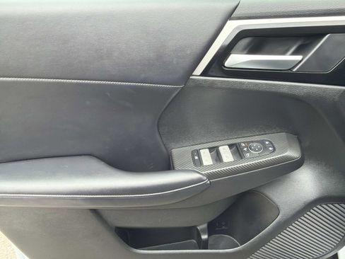 Used 2024 Mitsubishi Outlander FWD image 12