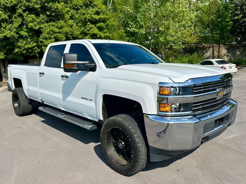 Used 2016 Chevrolet Silverado 2500 W/T w/ WT Convenience Package AWD/4WD image 3