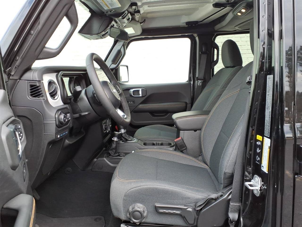 Used 2025 Jeep Wrangler Unlimited Sahara AWD/4WD image 12