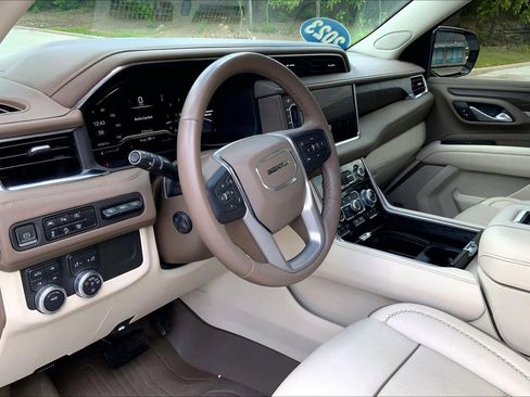 Used 2023 GMC Yukon Denali AWD/4WD image 14