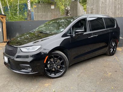 Used 2025 Chrysler Pacifica Limited
