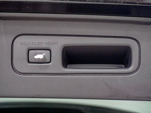 Used 2025 Honda Pilot TrailSport image 11