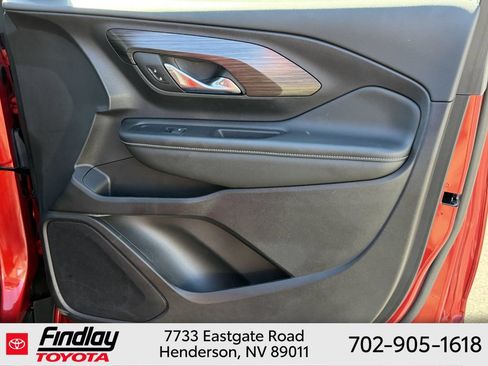 Used 2024 GMC Terrain SLE w/ Driver Convenience Package FWD image 16
