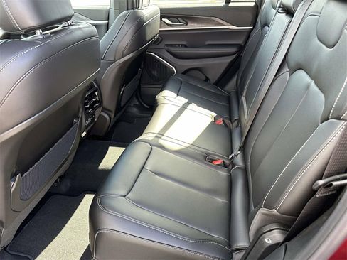 New 2025 Jeep Grand Cherokee Limited image 9