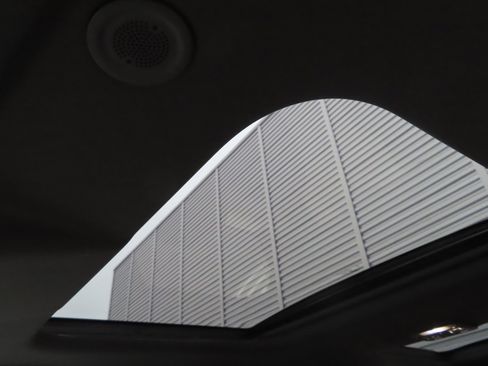 New 2024 Land Rover Discovery Dynamic SE image 28