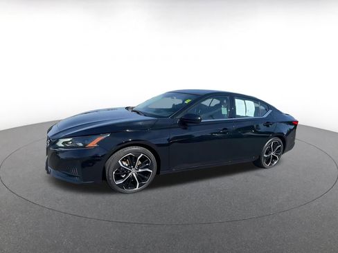 Used 2025 Nissan Altima 2.5 SR image 8