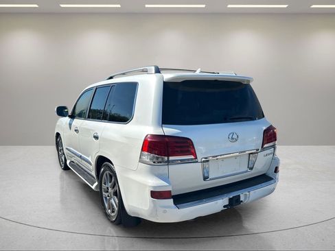 Used 2013 Lexus LX 570 4WD w/ Luxury Pkg image 3