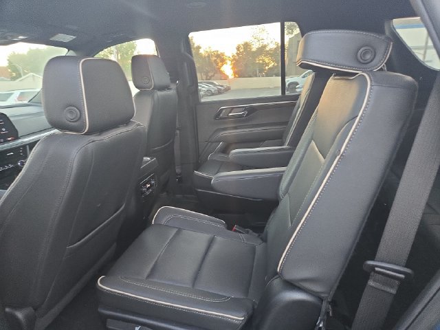Used 2025 Chevrolet Tahoe Premier RWD image 4