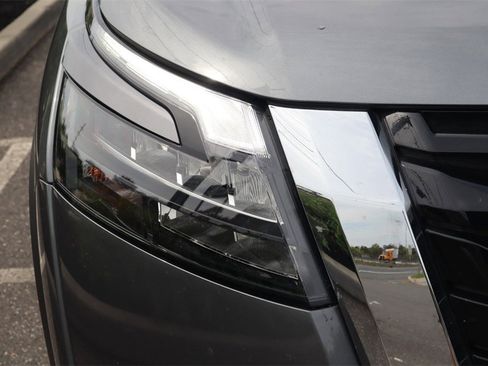 Certified 2025 Nissan Pathfinder SV image 12