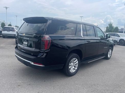 Used 2025 Chevrolet Suburban LT RWD image 7