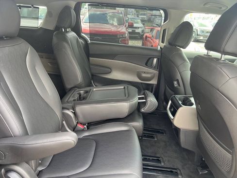 Used 2026 Kia Carnival EX FWD image 9
