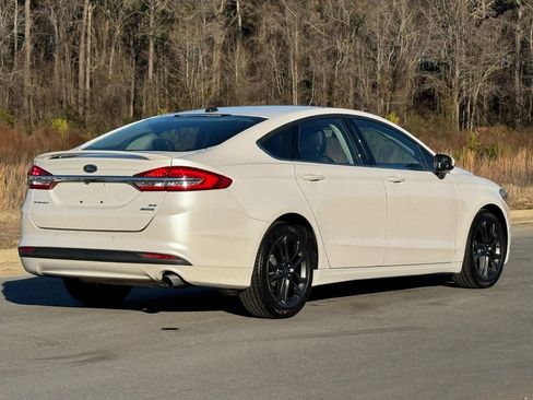 Used 2018 Ford Fusion SE w/ Equipment Group 201A image 5