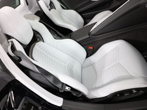 Used 2025 Chevrolet Corvette Stingray Premium Conv w/ Z51 Performance Package RWD image 10