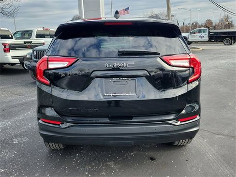 Used 2024 GMC Terrain SLE w/ Elevation Edition image 6
