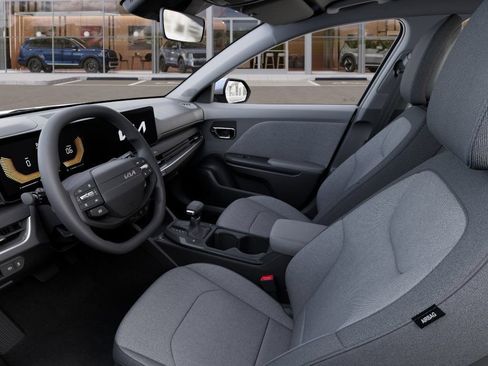 New 2025 Kia K4 FWD image 17