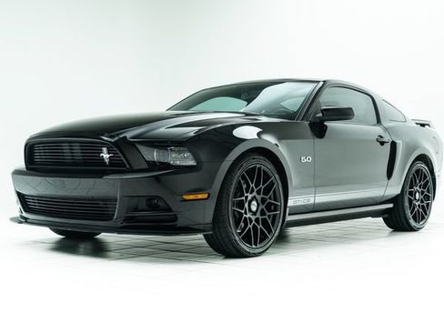 Used 2014 Ford Mustang GT Premium w/ Equipment Group 402A RWD image 8