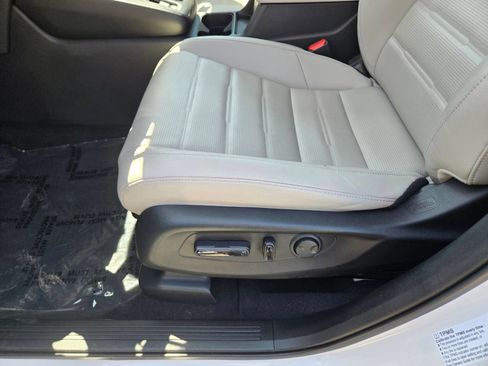 Used 2025 Honda CR-V EX-L image 11