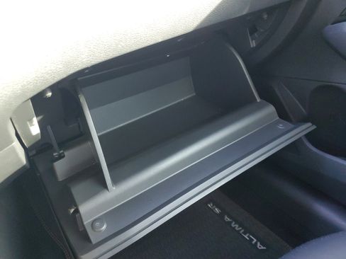 Used 2025 Nissan Altima 2.5 SR w/ SR Premium Package image 29