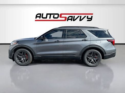 Used 2025 Ford Explorer ST image 4